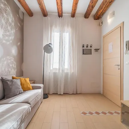Apartment Casa Masa Close To @s.lucia Train Station *