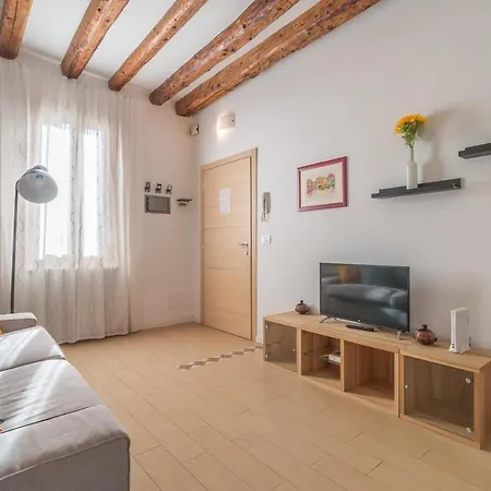 Casa Masa Close To @s.lucia Train Station Apartamento *